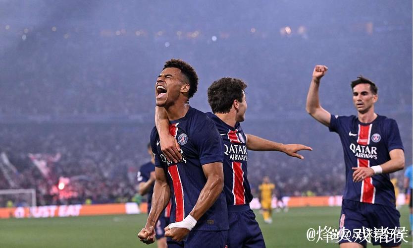 法甲-登贝莱杜埃传射建功 巴黎4-1里尔取10连胜